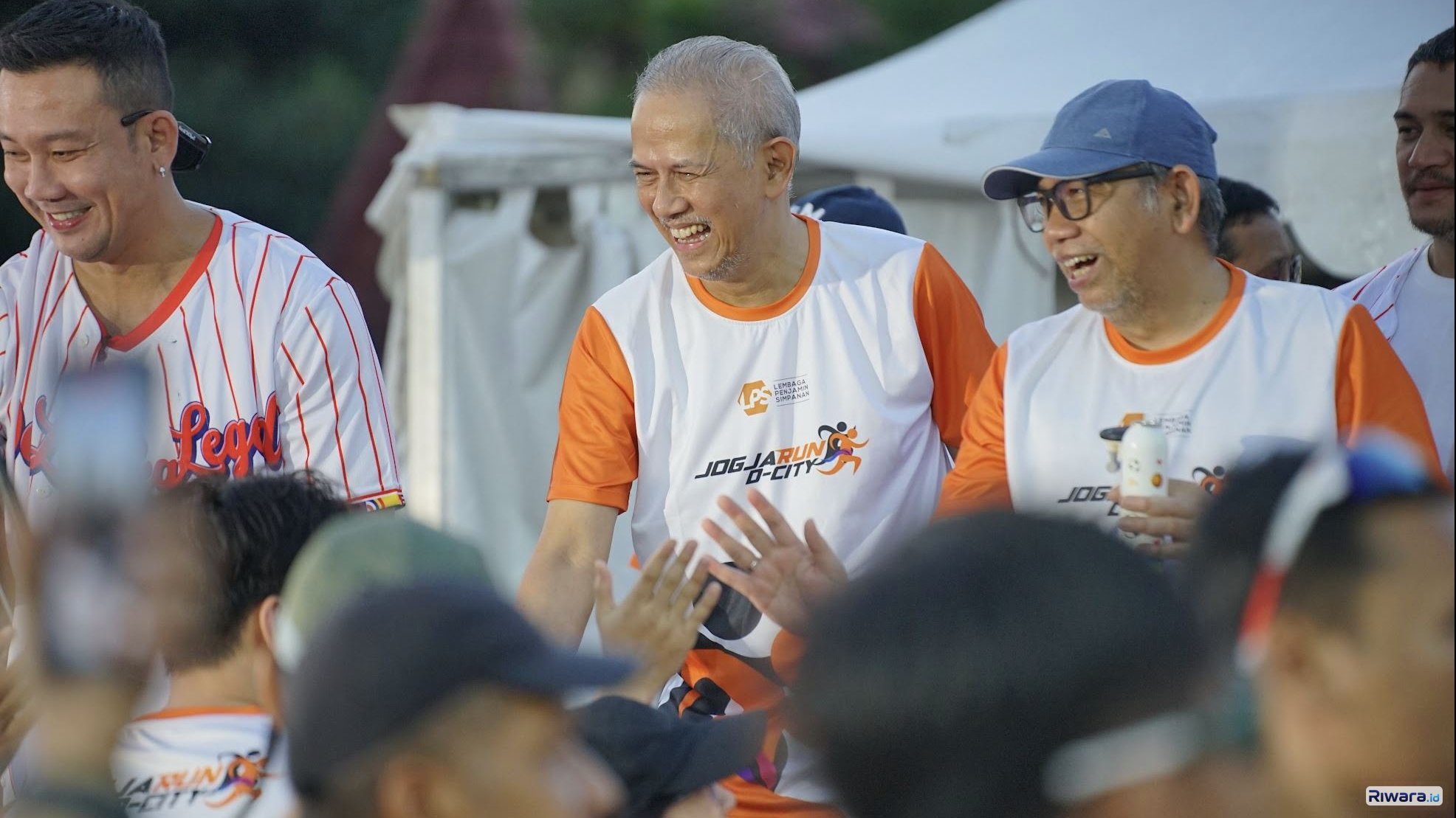 Ketua Dewan Komisaris LPS Anggito Abimanyu larut di tengah massa peserta Jogja Run D-City 2026